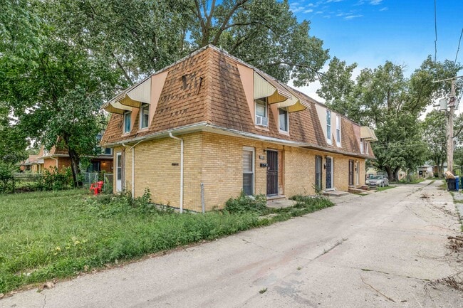 Building Photo - 11526 S Racine Ave
