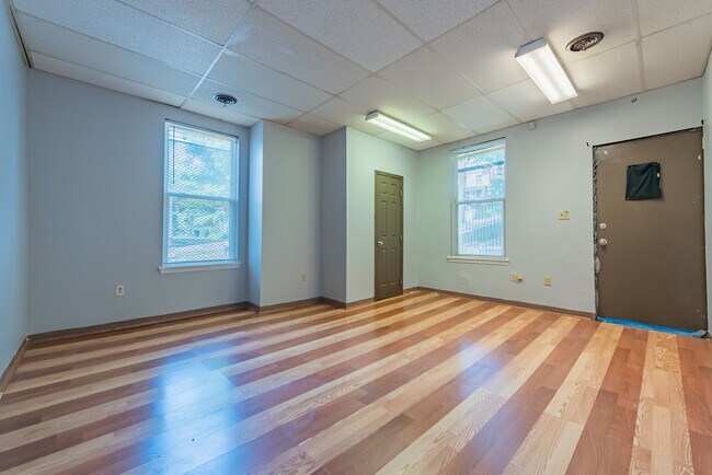 Building Photo - 104 N Graham St