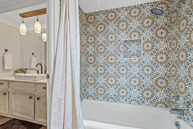 Building Photo - 143 World of Tennis Sq