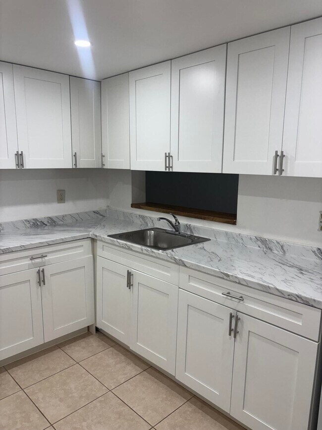 Building Photo - 5190 Las Verdes Cir