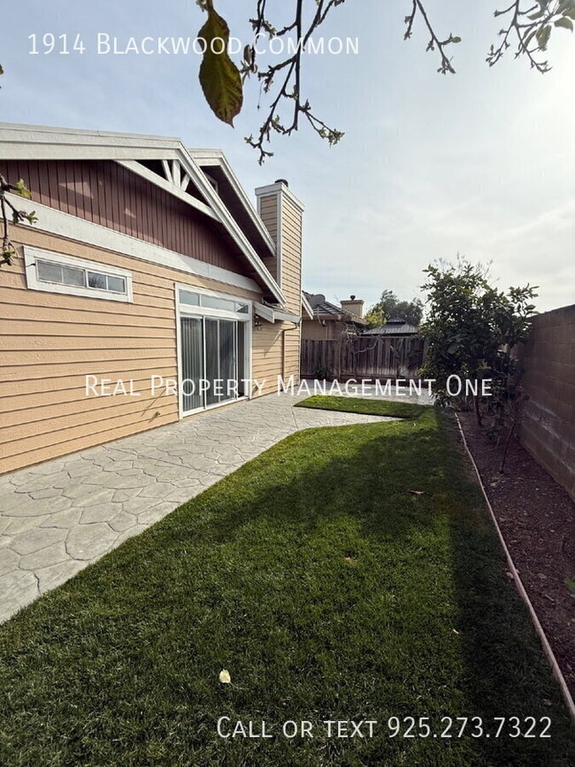 Building Photo - 1914 Blackwood Common