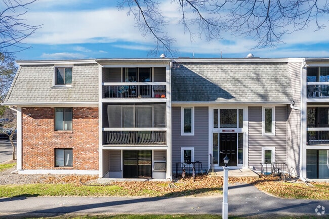 Building Photo - Fox Run