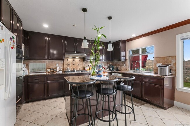 Building Photo - 10394 Valley Waters Dr
