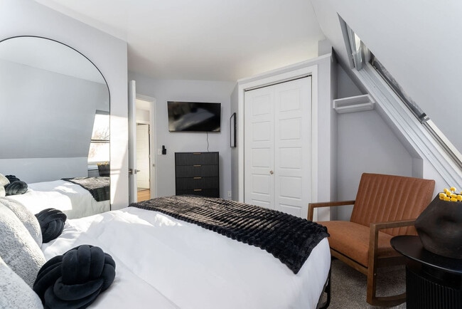 Building Photo - 585 Granny Lewis Ln