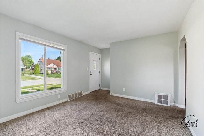 Building Photo - $1400 3 bedroom bungalow