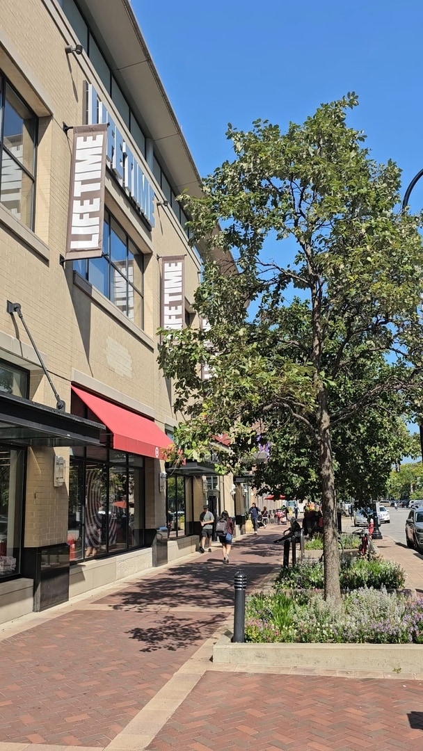 Building Photo - 807 Davis St