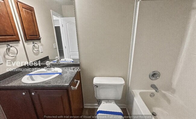 Building Photo - 3 Bed/2 Bath Home with Garage / Pet-Friendly / Vouchers Accepted / Available Now!