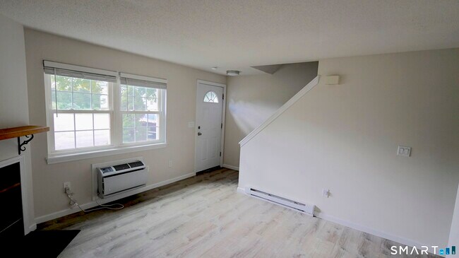Building Photo - 64 Crystal Ln