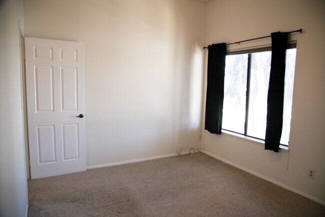Building Photo - 10945 Hortense St