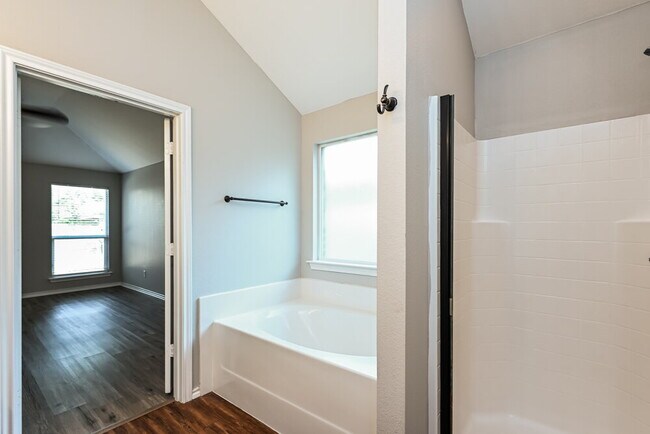 Building Photo - 1104 Monticello Dr