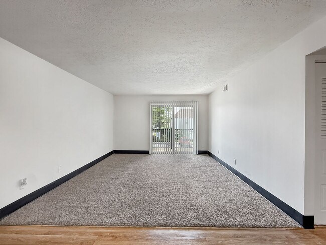 Building Photo - 5560 E Virginia St