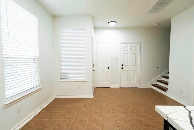 Building Photo - 14413 Rosehedge Ct