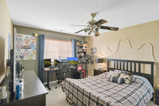 Building Photo - 1263 Tamarack Dr