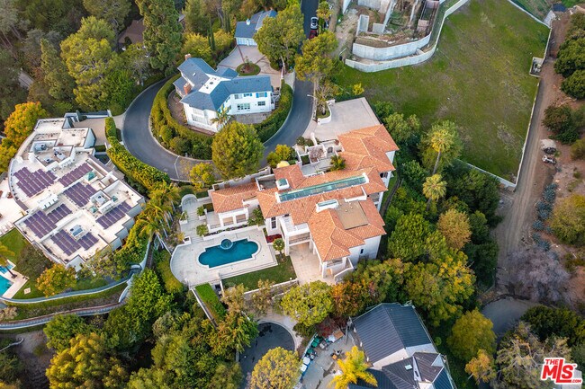 Building Photo - 1136 Calle Vista Dr