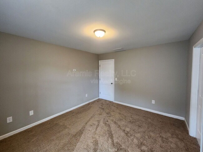 Building Photo - 255 Fieldcrest Dr