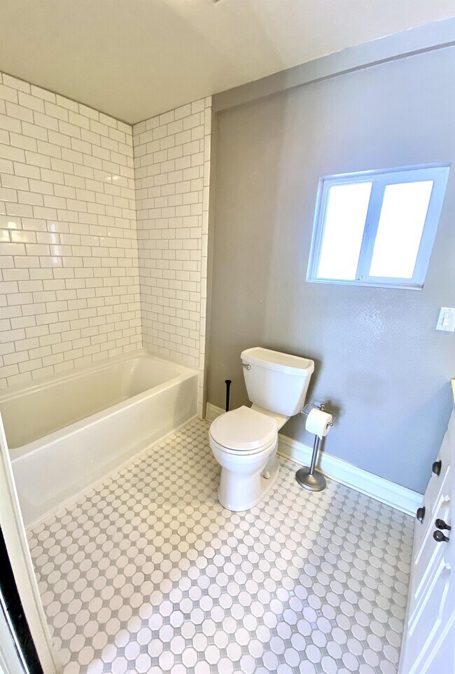 Building Photo - 955 5th St