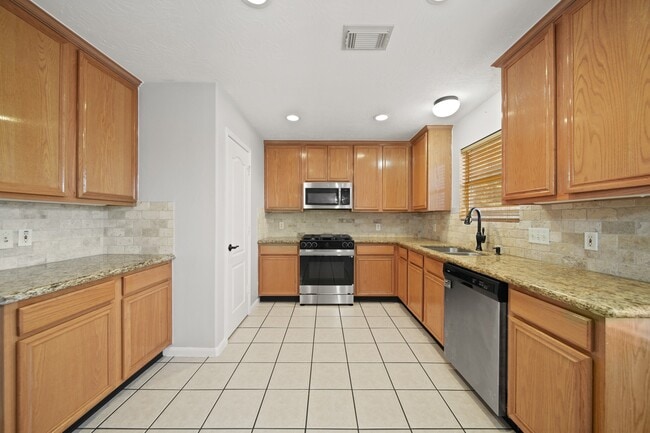 Building Photo - 18902 Sun Pass Dr