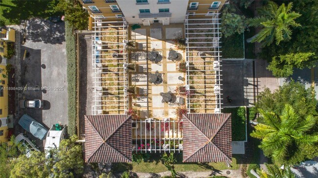 Building Photo - 20 Calabria Ave