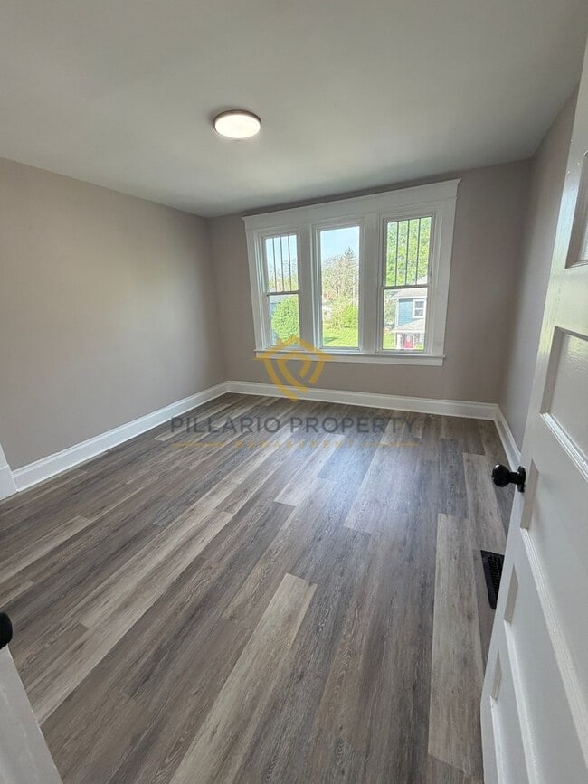 Building Photo - Large 4 bedroom Home in THe Monon Yard Neighborhood, Available NOW!