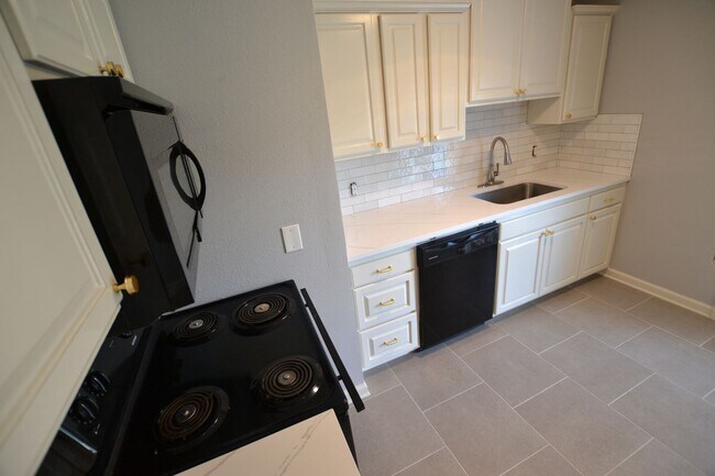 Building Photo - Must See!  Newly remodeled, 3 bdroom, 1.5 bath home in Mayfair North Subdivision