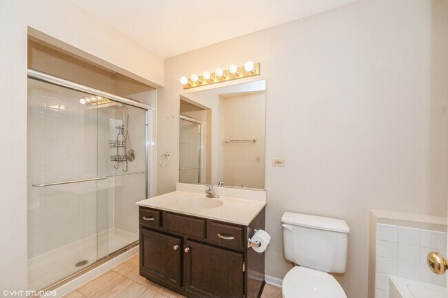 Building Photo - 1252 S Parkside Dr