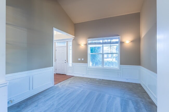 Building Photo - Spacious 4-Bedroom Haven in Kent with 2.5 Bathrooms and 2,570 Sq Ft of Comfort!