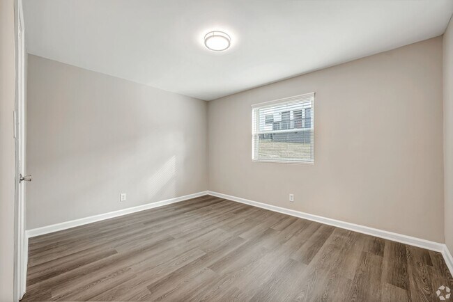 Building Photo - Comfortable 2BR Living with Easy Access to Everything