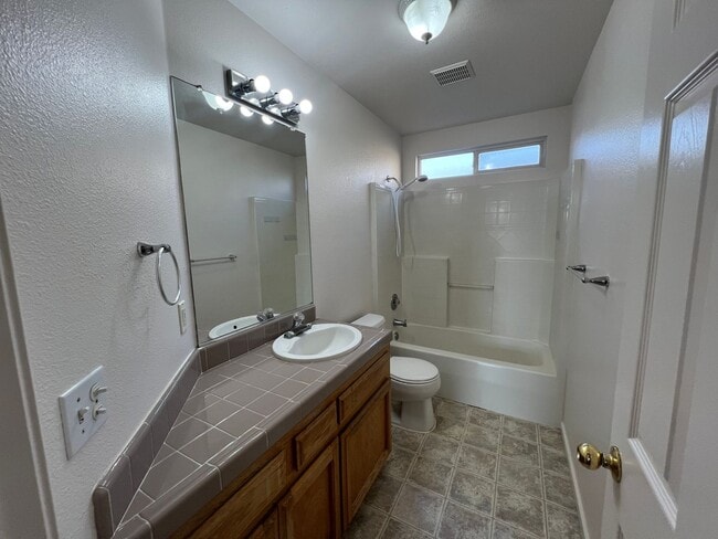 Building Photo - Single story home located in Waterford!
