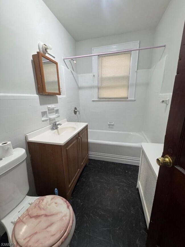 Building Photo - 42 Sunnyside Terrace