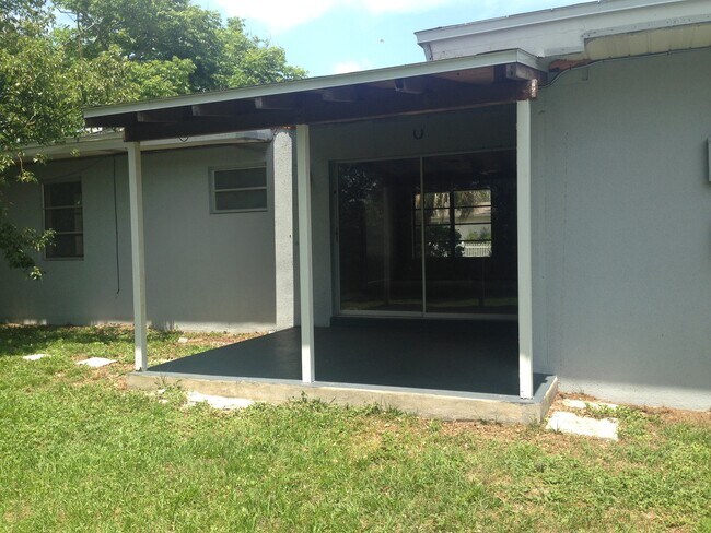 Building Photo - 1583 N Page Dr