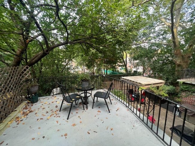 Building Photo - 2 bedroom in SUNNYSIDE NY 11104