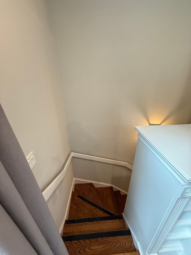 Building Photo - 2318 W Bloomingdale Ave