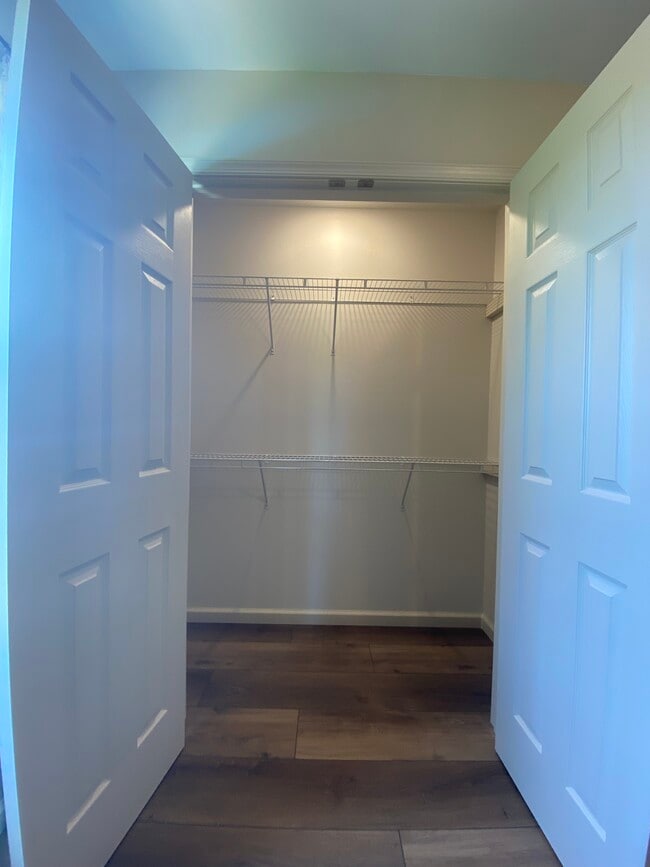 Building Photo - 2321