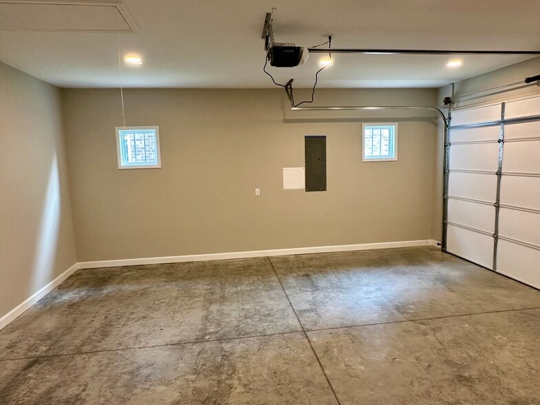Building Photo - 1409 Brook Hill Dr