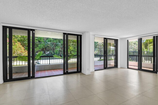 Building Photo - 277 N Ocean Blvd