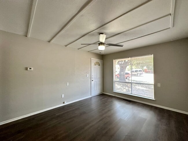 Building Photo - 6404 Waynewood Ct