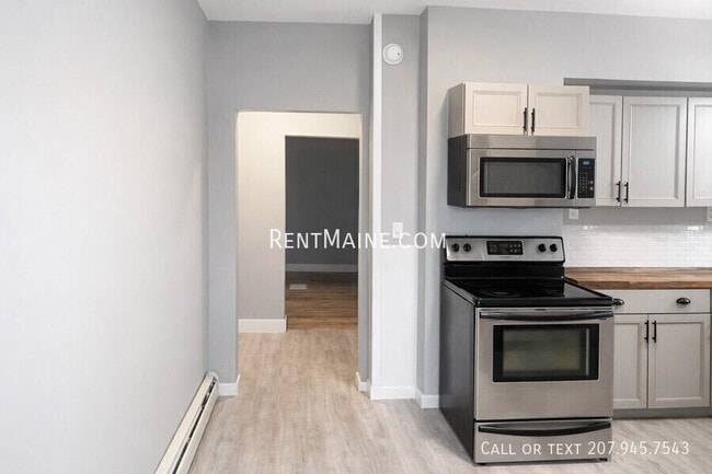 Building Photo - 454 S Main St