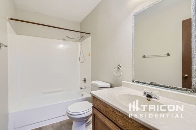 Building Photo - 1510 Farrington Ct