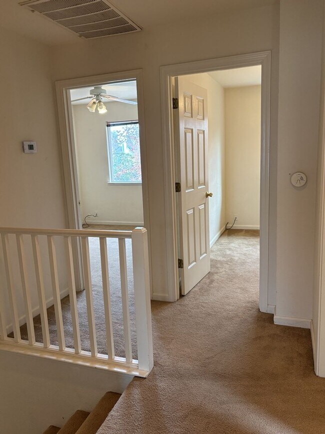 Building Photo - 3 Bed 2.5  Bath House in South Davis