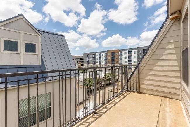 Building Photo - 1500 Pecos St