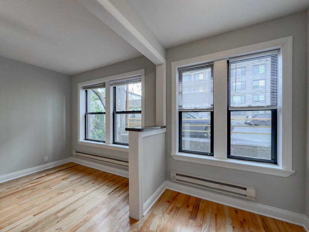 Building Photo - 516 W Melrose St