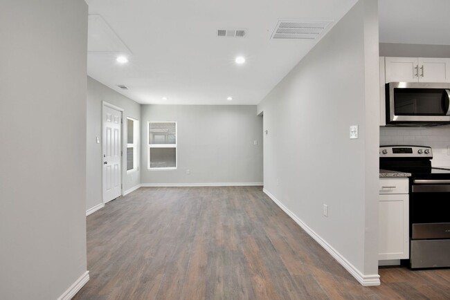 Building Photo - 6205 Lovett Ave