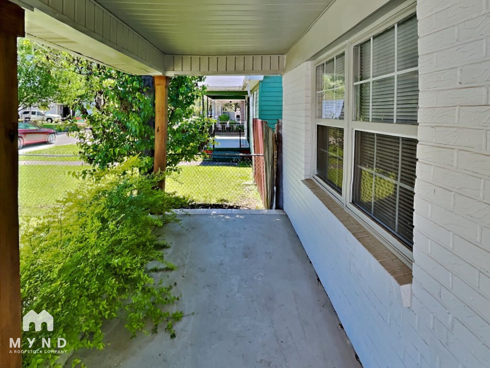 Building Photo - 616 Lewis Ave