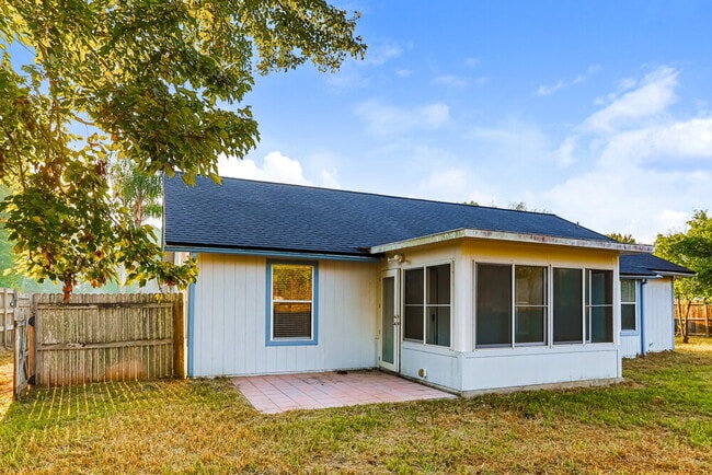 Building Photo - 1983 Apopka Dr