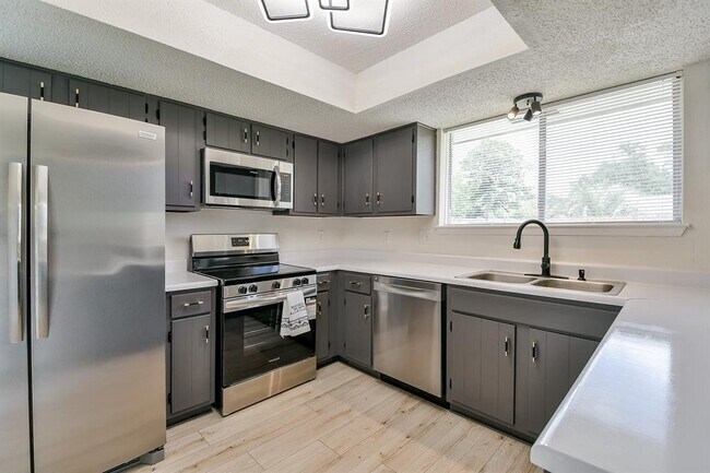 Building Photo - 23938 Spring Mill Ln