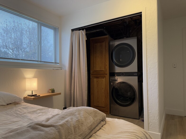 Building Photo - 2260 Richards Ave