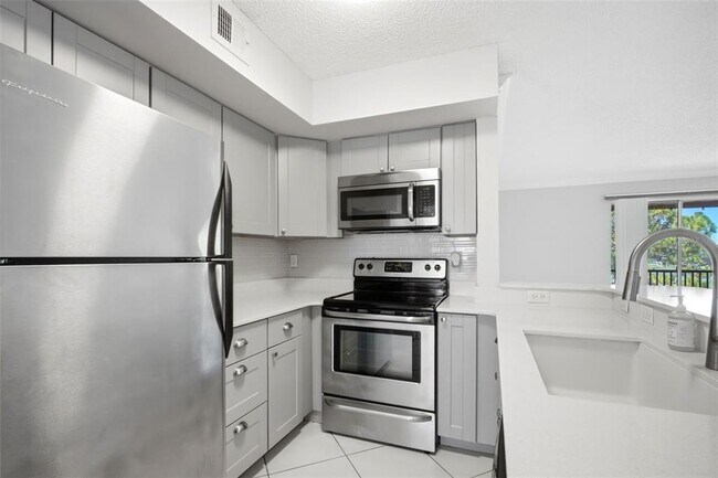Building Photo - 2400 Feather Sound Dr