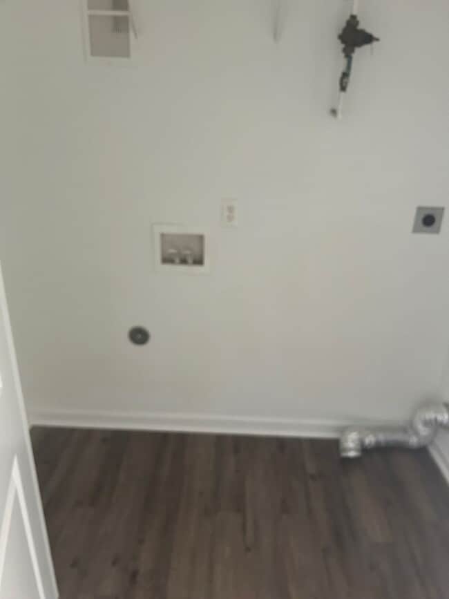 Building Photo - 3 bedroom/ 3 bathroom Townhouse
