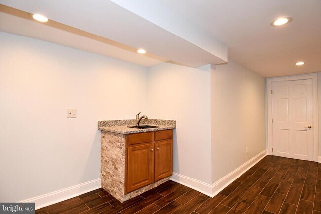 Building Photo - 7125 Harrison Ln