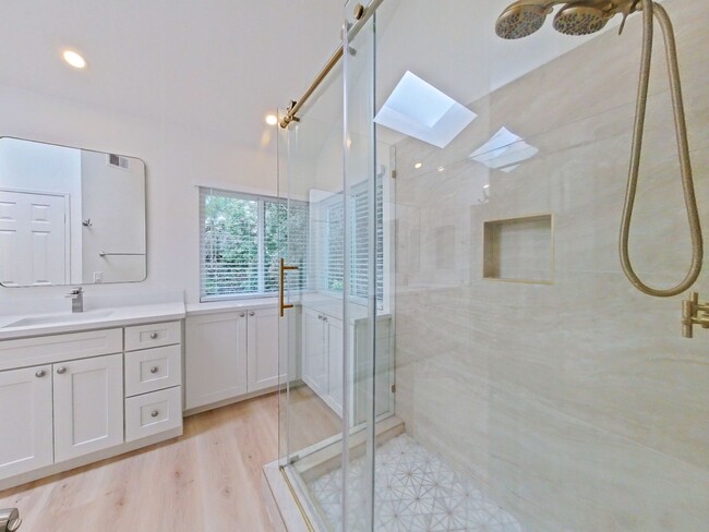 Building Photo - Stunning Remodeled Home in Dana Woods – Co...